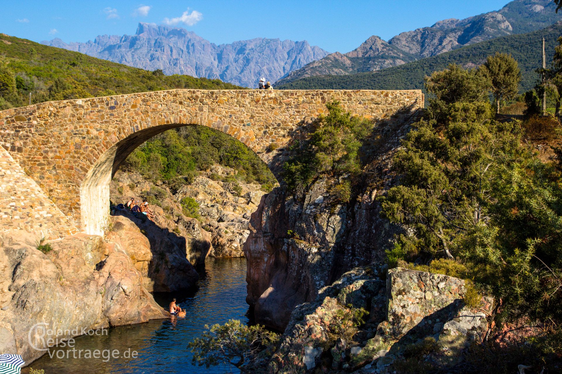 Badegumpe und alte Genuesenbrücke, Fangotal, Korsika